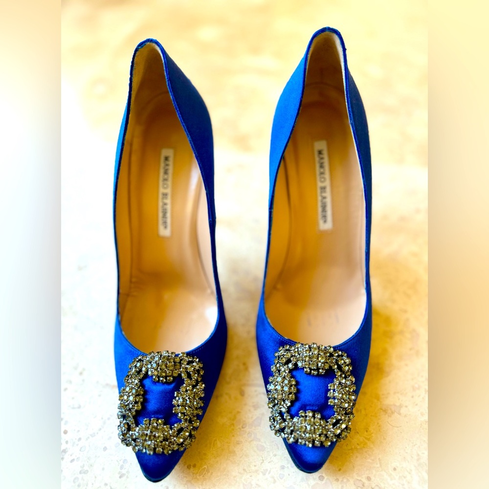Manolo Blahnik Hangisi 105MM Embellished Satin Pumps. Size 7.5 (38 European)